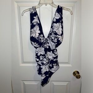 Women’s Floral One-Piece Swimsuit sz XL